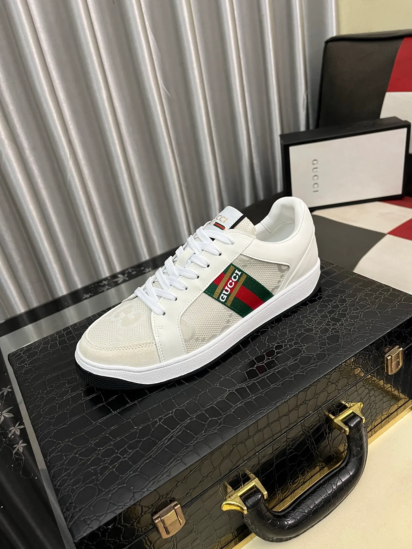 Men's Men's Shoes 💰400⌚️⌚️【GUCCI】Gucci men's latest white shoe series casual shoes! The official website is built 1:1. Upper: Made of imported cowhide, with electric embroidery ➕Inner lining: Made of high-quality first-layer pigskin, soft and comfortable. Picky material selection and exquisite workmanship give you the best enjoyment. Size: 38-444️⃣Colors available